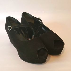 Robert Clergerie for Barney's platform peep toe shoes, Size 11